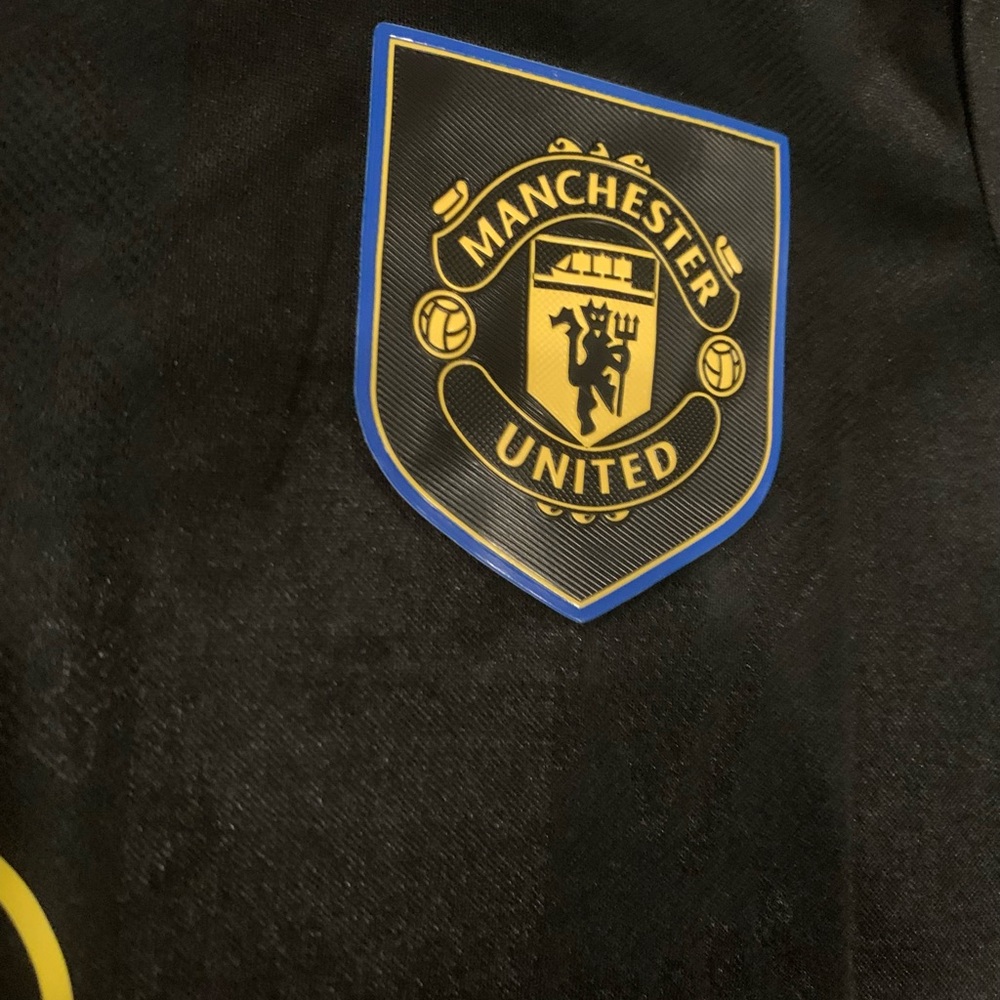 Manchester United Jersey - Picture 2 of 6